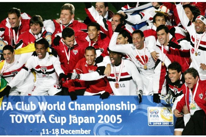Sao Paulo merayakan keberhasilan menjadi juara Piala Dunia Klub 2005.