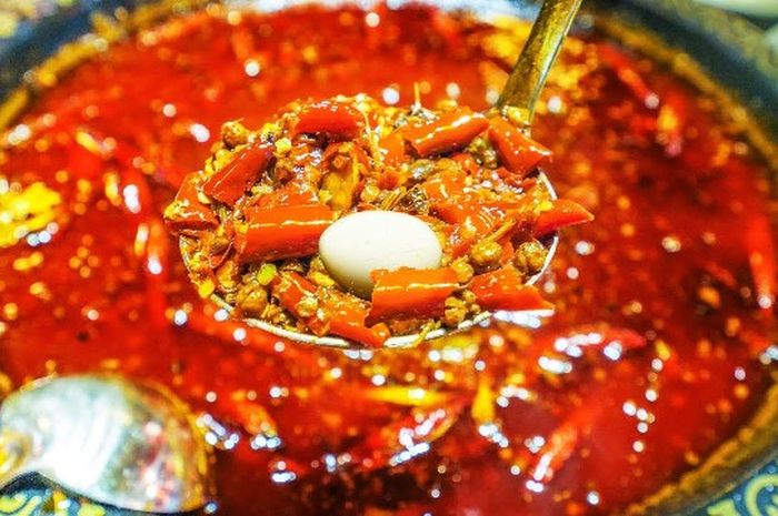 Makanan pedas mengandung capsaicin yang  berguna untuk tubuh. Namun yang sensitif harus berhati-hati.