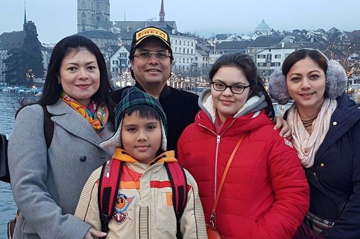 Liburan Cut Keke bersama keluarga dan istri pertama suaminya