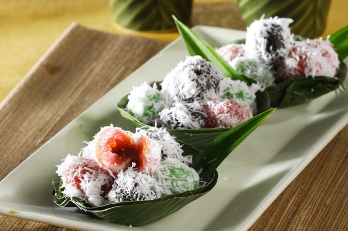 Resep Klepon Tiga Warna Enak, Jajanan Pasar yang Sulit Resep Klepon Tiga Warna Enak, Jajanan Pasar yang Sulit