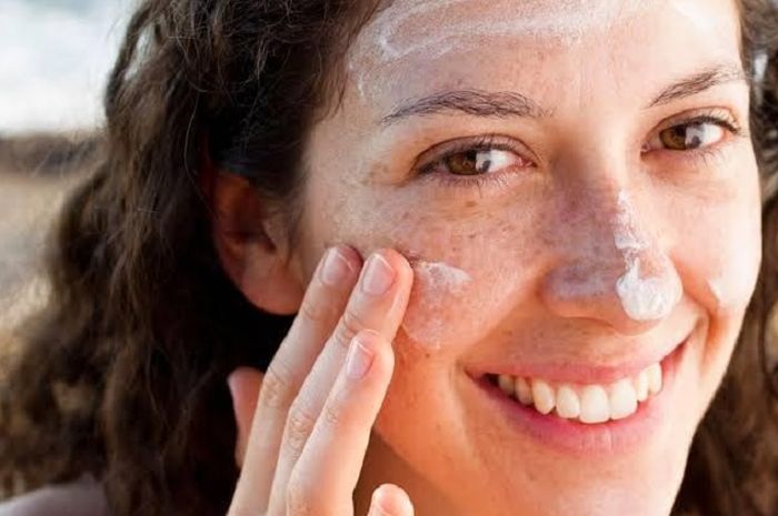 Sunscreen Untuk Wajah Berminyak dan Berjerawat, 3 Produk Ini Bisa