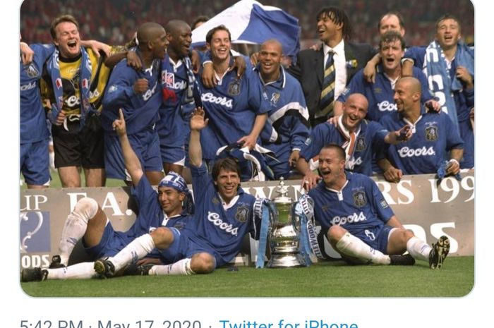 Ruud Gullit membawa Chelsea memenangi Piala FA 1997