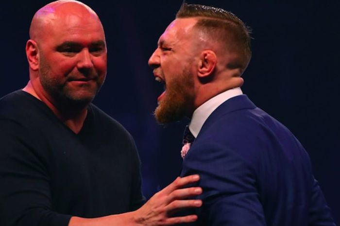 Presiden UFC, Dana White (kiri) dan Conor McGregor (kanan).