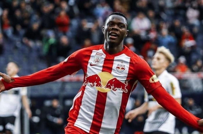 Patson Daka, striker pengganti Erling Haaland di RB Salzburg.