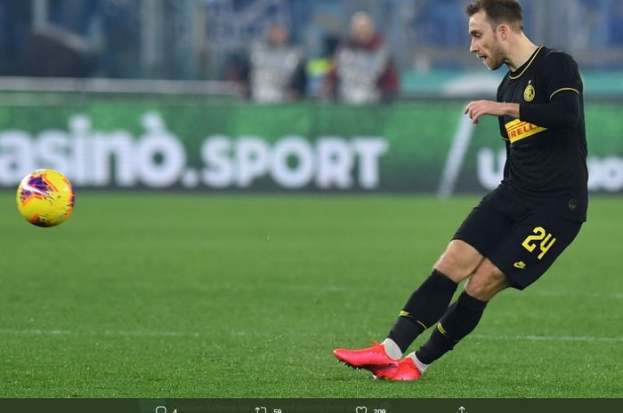 Gelandang serang Inter Milan, Christian Eriksen, mencetak gol cantik ke gawang Napoli pada laga semifinal leg kedua Coppa Italia di Stadion San Paolo, Minggu (14/6/2020) dini hari WIB.