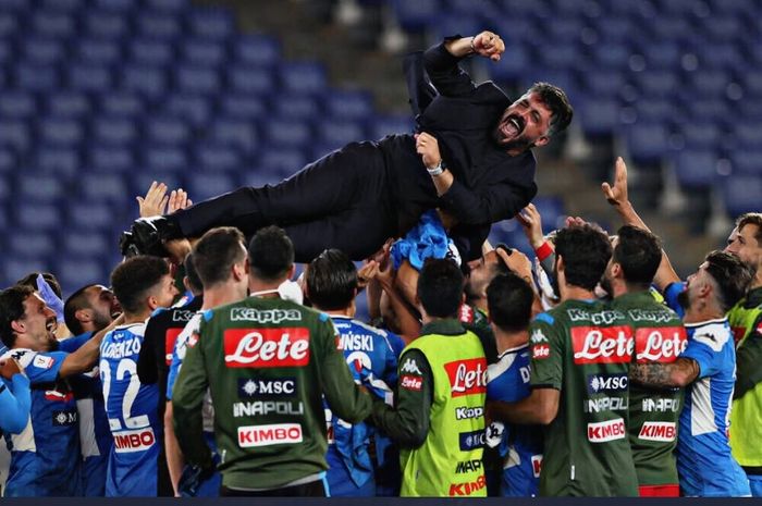 Momen kegembiraan para pemain Napoli bersama Gennaro Gattuso usai menjadi juara Coppa Italia 2019-2020.