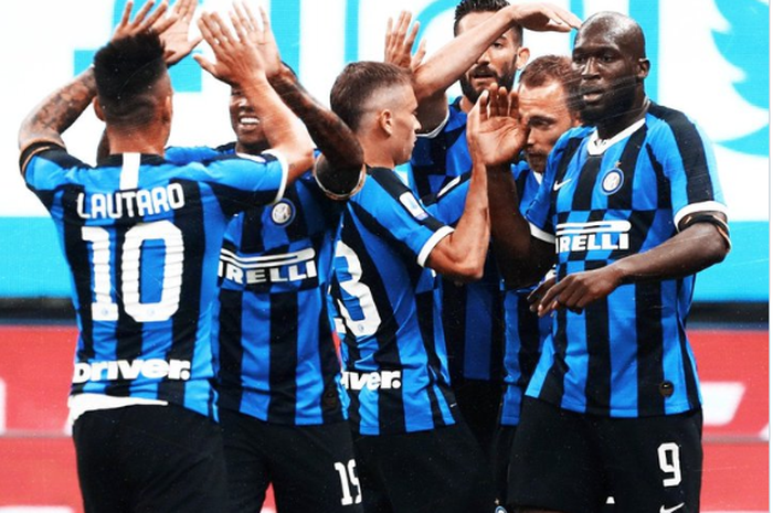 Inter Milan unggul di babak pertama berkat gol dari Romelu Lukaku dan Lautaro Martinez