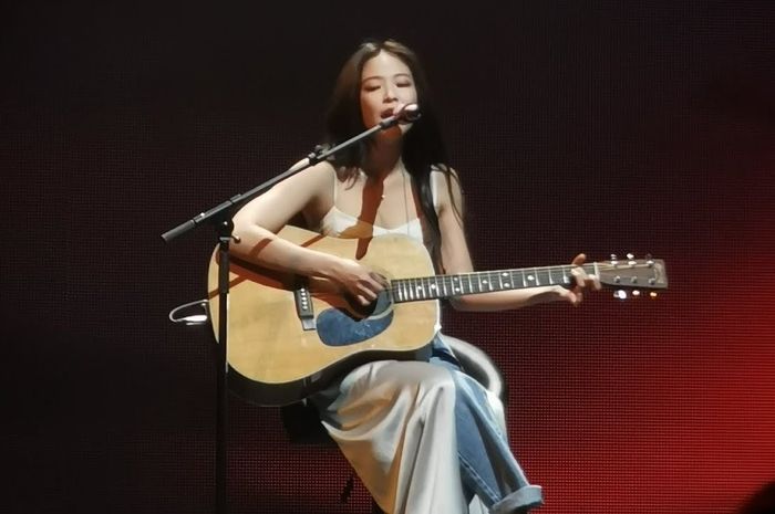 Jennie Blackpink main gitar
