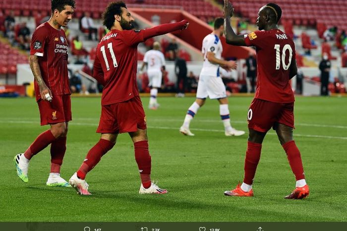 Trio penyerang Liverpool merayakan gol ke gawang Crystal Palace dalam laga pekan ke-31 Liga Inggris 2019-2020.