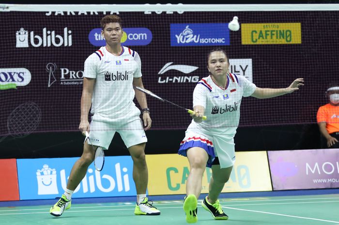 Pasangan ganda campuran Praveen Jordan/Melati Daeva Oktavianti saat menjalani pertandingan semifinal PBSI Home Tournament kontra Adnan Maulana/Mychelle Cryhstine Bandaso di Hall Pelatnas PBSI, CIpayung, Jakarta Timur, Jumat (3/7/2020).