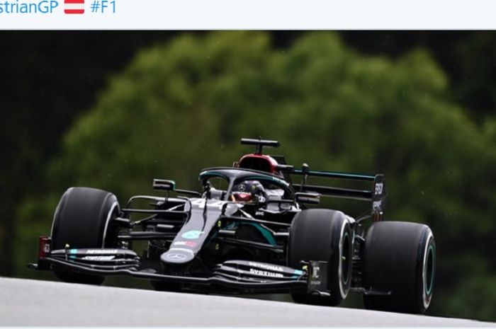 Pembalap Mercedes, Lewis Hamilton, menjadi pemilik waktu lap tercapat dalam sesi latihan bebas pertama (FP1) F1 GP Austria di Red Bull Ring, Austria, 3 Juli 2020. 