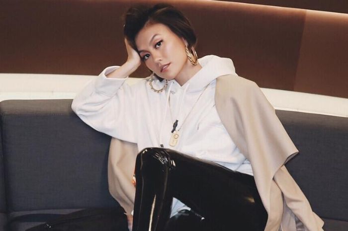 Tak Pernah Sesumbar Bergelimang Harta, Artis Cantik ini Diam-diam Jadi