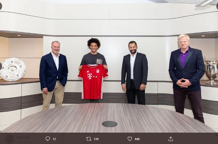 Winger asal Jerman, Leroy Sane, resmi diperkenalkan sebagai pemain Bayern Muenchen.