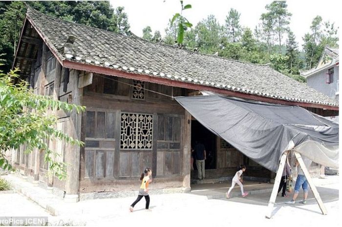Rumah kayu kakek Laomang Yang diterjual Rp 20 miliar.