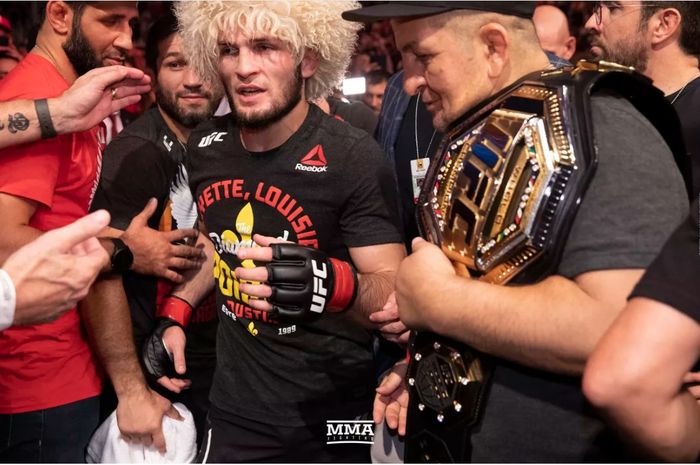 Khabib Nurmagomedov didampingi ayahnya, Abdulmanap Nurmagomedov, di UFC 242.