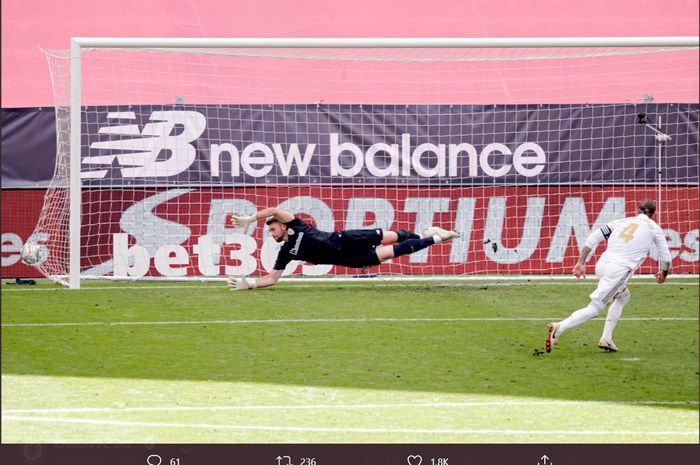 Proses terjadinya gol kapten Real Madrid, Sergio Ramos lewat titik putih ke gawang Athletic Bilbao pada laga pekan ke-34 Liga Spanyol, Minggu (5/7/2020).