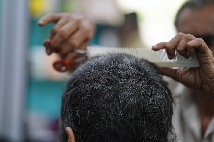 Jangan Anggap Sepele Jika Uban Tumbuh di Usia Muda, Bisa ...
