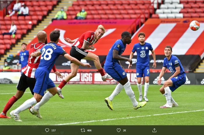 Oliver McBurnie mencetak gol untuk Sheffield United ke gawang Chelsea dalam laga Liga Inggris di Bramall Lane, 11 Juli 2020.