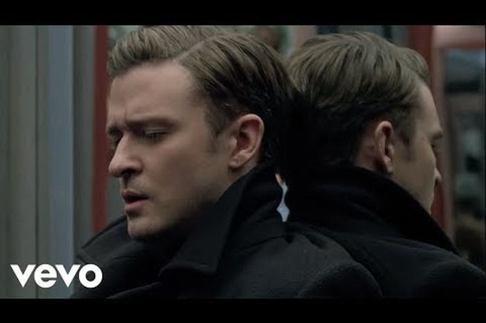 Kunci Gitar Lagu Make You Mine Delinewstv