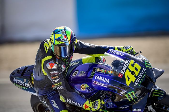 Pembalap Monster Energy Yamaha, Valentino Rossi, ketika mengikuti tes menjelang seri pembuka MotoGP Spanyol di Sirkuit Jerez, Spanyol, 15 Juli 2020. 