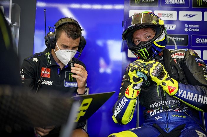 BREAKING NEWS - Valentino Rossi Positif Covid-19, Akan Absen dari MotoGP  Aragon - Bolasport.com