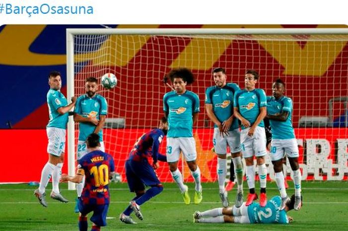 Kapten Barcelona, Lionel Messi, mencetak gol ke gawang Osasuna dalam laga Liga Spanyol di Stadion Camp Nou, Kamis (16/7/2020).