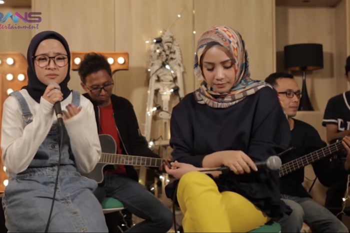 Lirik &amp; Arti Lagu �Atouna El Toufoule� - Nissa Sabyan ft Nagita Slavina