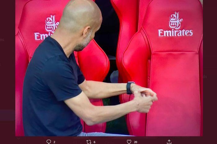 Salah satu momen dalam duel semifinal Piala FA antara Arsenal vs Manchester City di Wembley, London, 18 Juli 2020. Pep Guardiola berbicara dengan siapa?