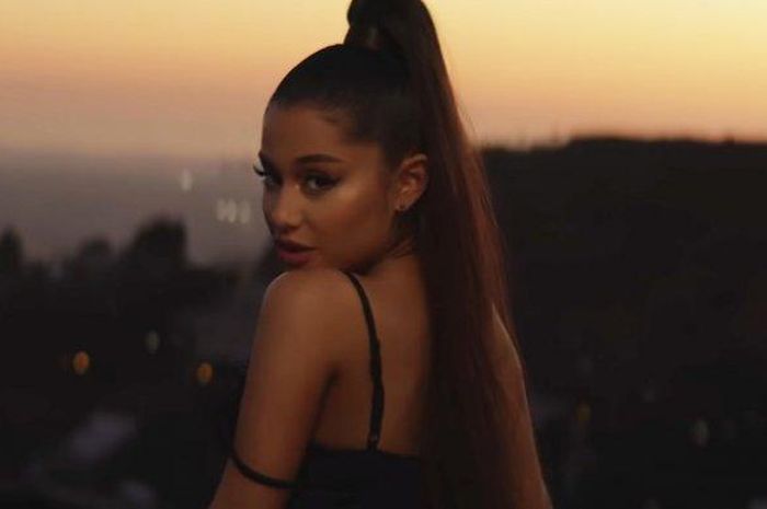 Lirik Lagu 'Break Up With Your Girlfriend, I'm Bored' - Ariana Grande
