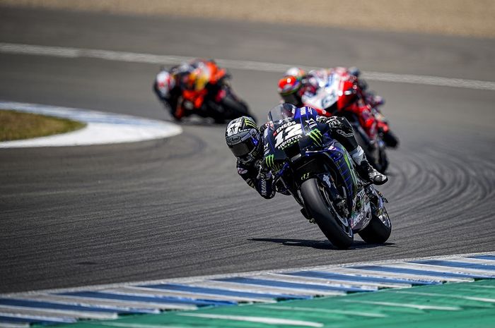 Aksi pembalap Monster Energy Yamaha, Maverick Vinales (#12), pada balapan seri pertama MotoGP Spanyol di Sirkuit Jerez, Spanyol, 19 Juli 2020.