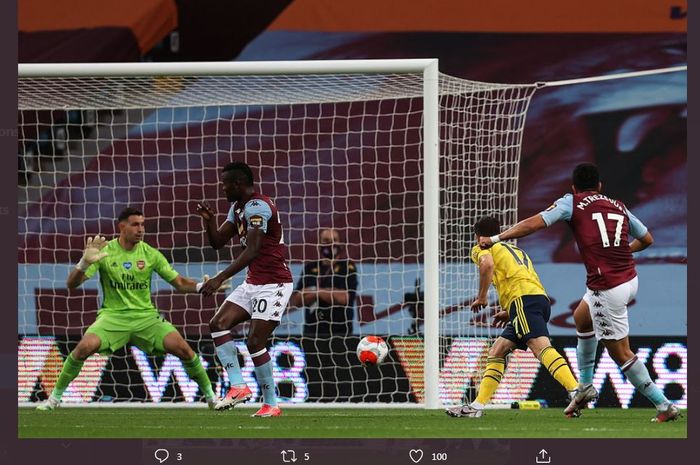 Pemain Aston Villa, Trezeguet, mencetak gol ke gawang Arsenal dalam lanjutan Liga Inggris, 21 Juli 2020.