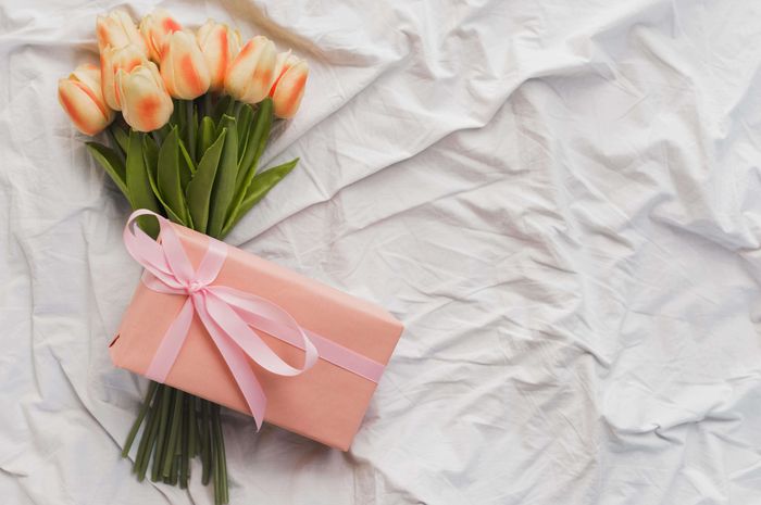 13 Ide Hadiah Untuk Pasangan LDR, Berkesan dan Bisa Obati Rasa Kangen