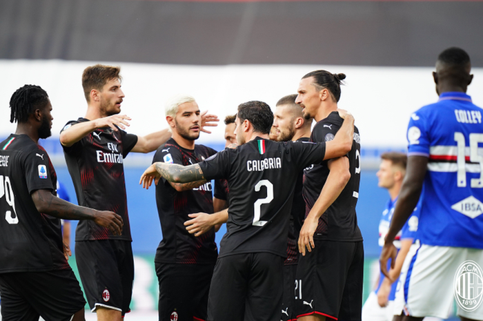 Selebrasi pemain AC Milan Zlatan Ibrahimovic usai mencetak gol  ke gawang Sampdoria di Stadion Luigi Ferraris, Rabu (29/7/2020) atau Kamis dini hari WIB.