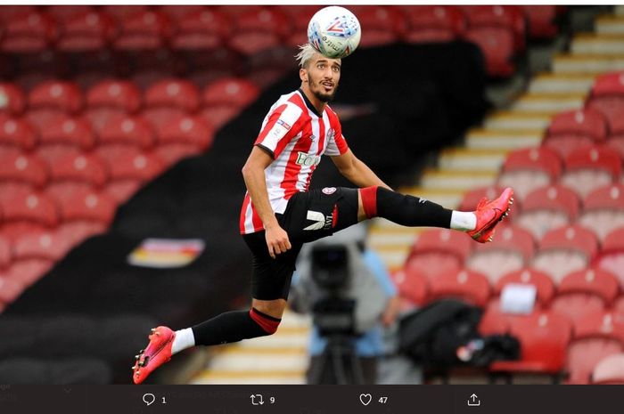 Aksi gelandang serang Brentford, Said Benrahma.