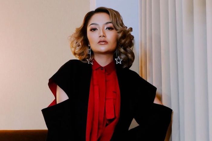 Berani Tampil Seksi dalam Balutan Bra Renda, Siti Badriah Langsung