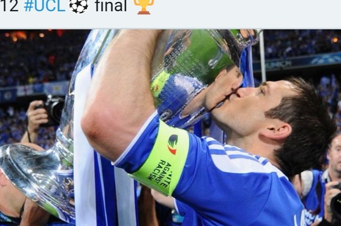 Frank Lampard mencium trofi Kuping Besar usai membawa Chelsea menang atas Bayern Muenchen di final Liga Champions 2011-2012