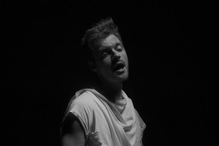 Lirik Lagu dan Chord/Kunci Gitar 'Break My Heart Again' - Finneas