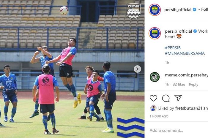 Persib saat menggelar latihan perdana, Senin (10/8/2020).