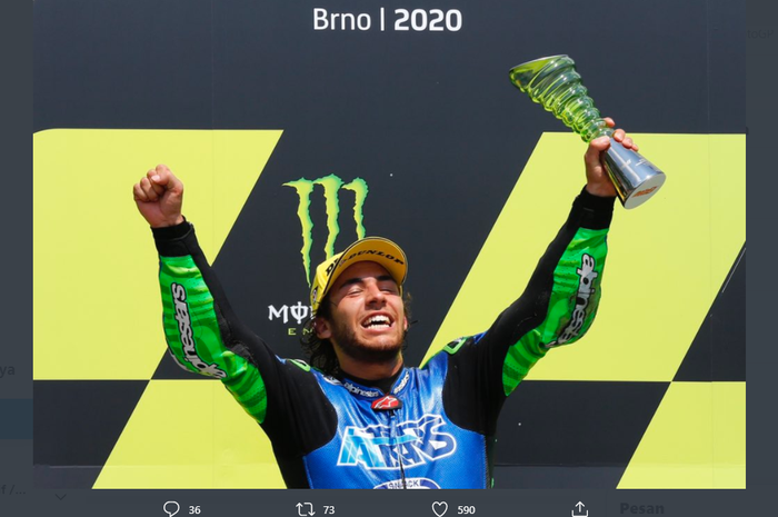 Pembalap Italtrans, Enea Bastianini, merayakan kesuksesan menjadi juara pada Moto2 Republik Ceska, Minggu (9/8/2020).