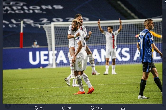 Eric Maxim Choupo-Moting dan Neymar merayakan keberhasilan Paris Saint-Germain lolos ke semifinal Liga Champions 2019-2020 usai mengalahkan Atalanta.