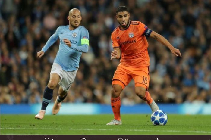 Momen duel David Silva dan Nabil Fekir pada laga fase grup yang mempertemukan Manchester City dan Olympique Lyon di Liga Champions 2017-2018.