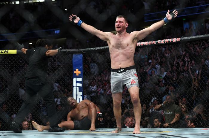 Stipe Miocic mengalahkan Daniel Cormier dalam pertemuan kedua mereka.