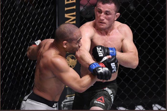 Merab Dvalishvili, menang atas sesama penantang kelas ringan John Dodson di UFC 252, Minggu (16/8/2020).