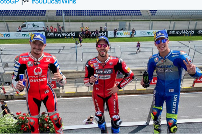 Pemenang MotoGP Austria 2020; Jack Miller podium ketiga (kiri), Andrea Dovizioso podium pertama (tengah), dan Joan Mir podium kedua (kanan).