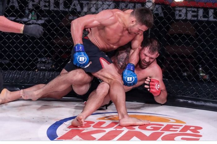 Vadim Nemkov menghajar brutal Ryan Bader di Bellator 244, Jumat (21/8/2020), untuk menjadi juara baru kelas berat ringan. 