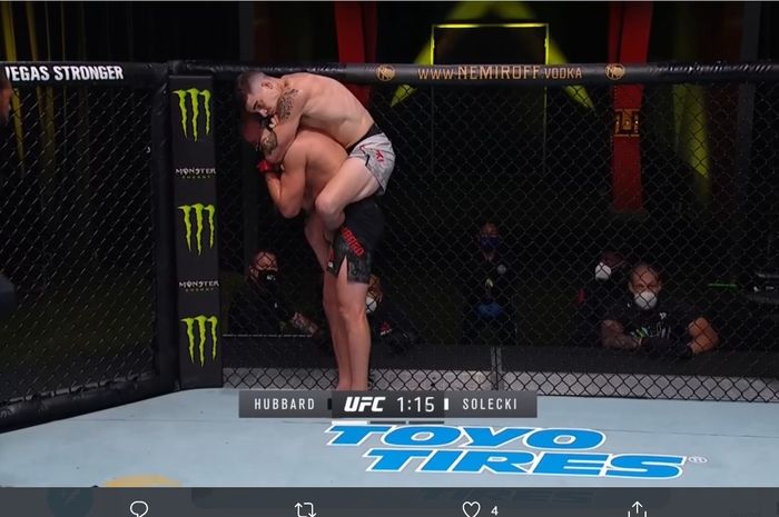 Joe Solecki mengalahkan Austin Hubbard dengan cekikan langka di UFC on ESPN 15, Minggu (23/8/2020) pagi WIB.