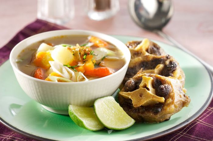 Hidangan sop buntut goreng