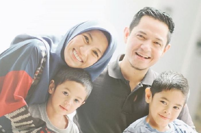 Alyssa Soebandono dan Dude Harlino Ajak Anak Laki-lakinya #