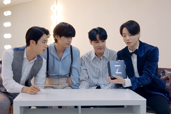 galaxy fold bts