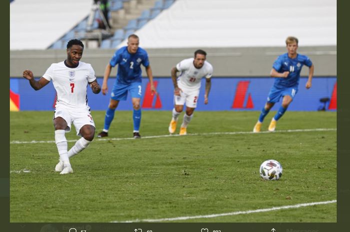 Raheem Sterling mencetak gol timnas Inggris ke gawang timnas Islandia dalam laga UEFA Nations League di Reykjavik, 5 September 2020.
